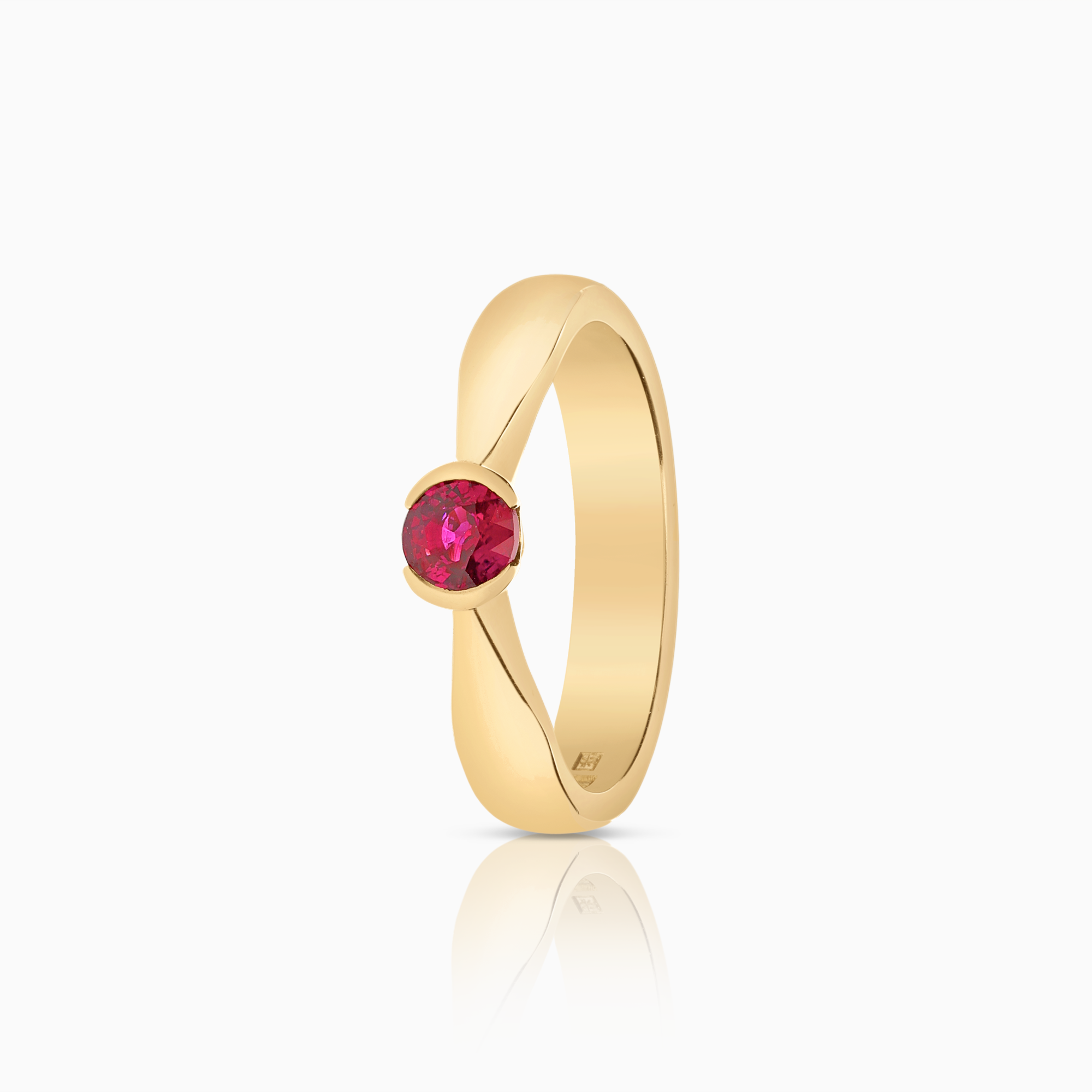 Gold ring with ruby 4.72g 18K gold