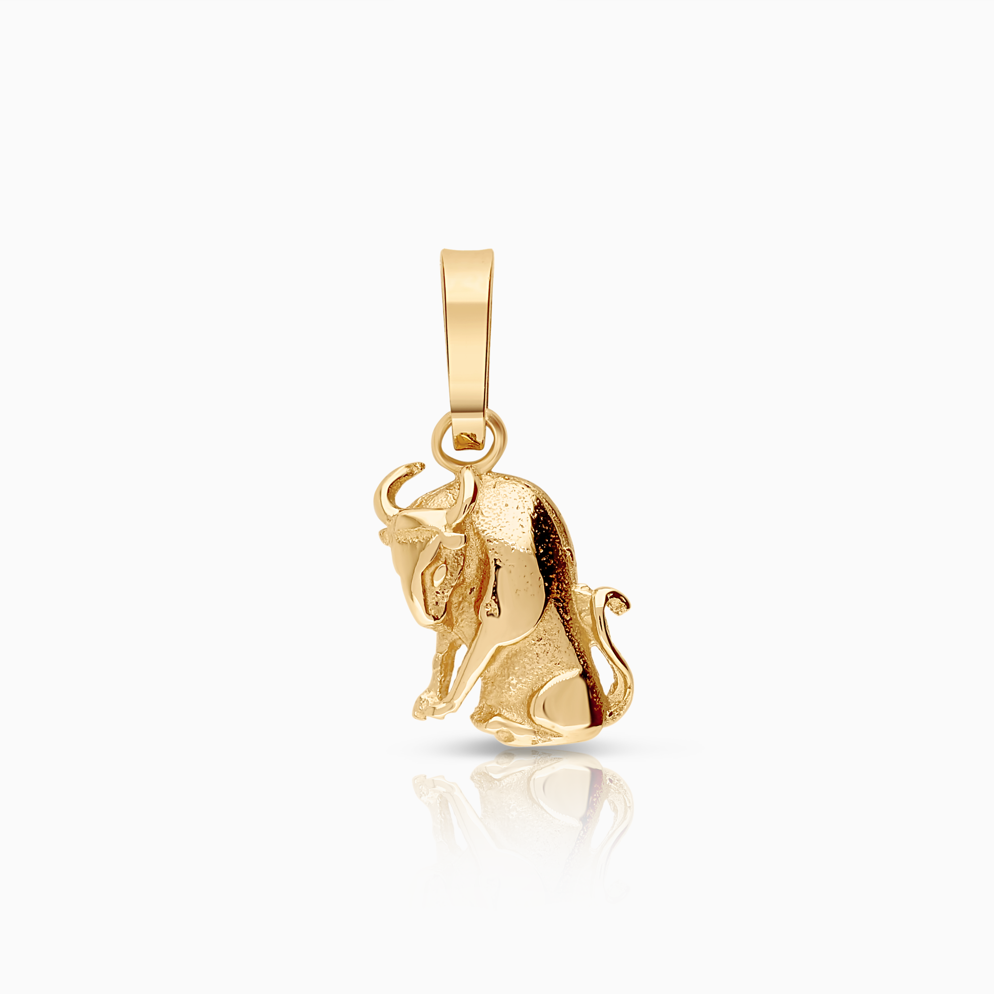 Pendant Taurus 0.71g 18K gold.