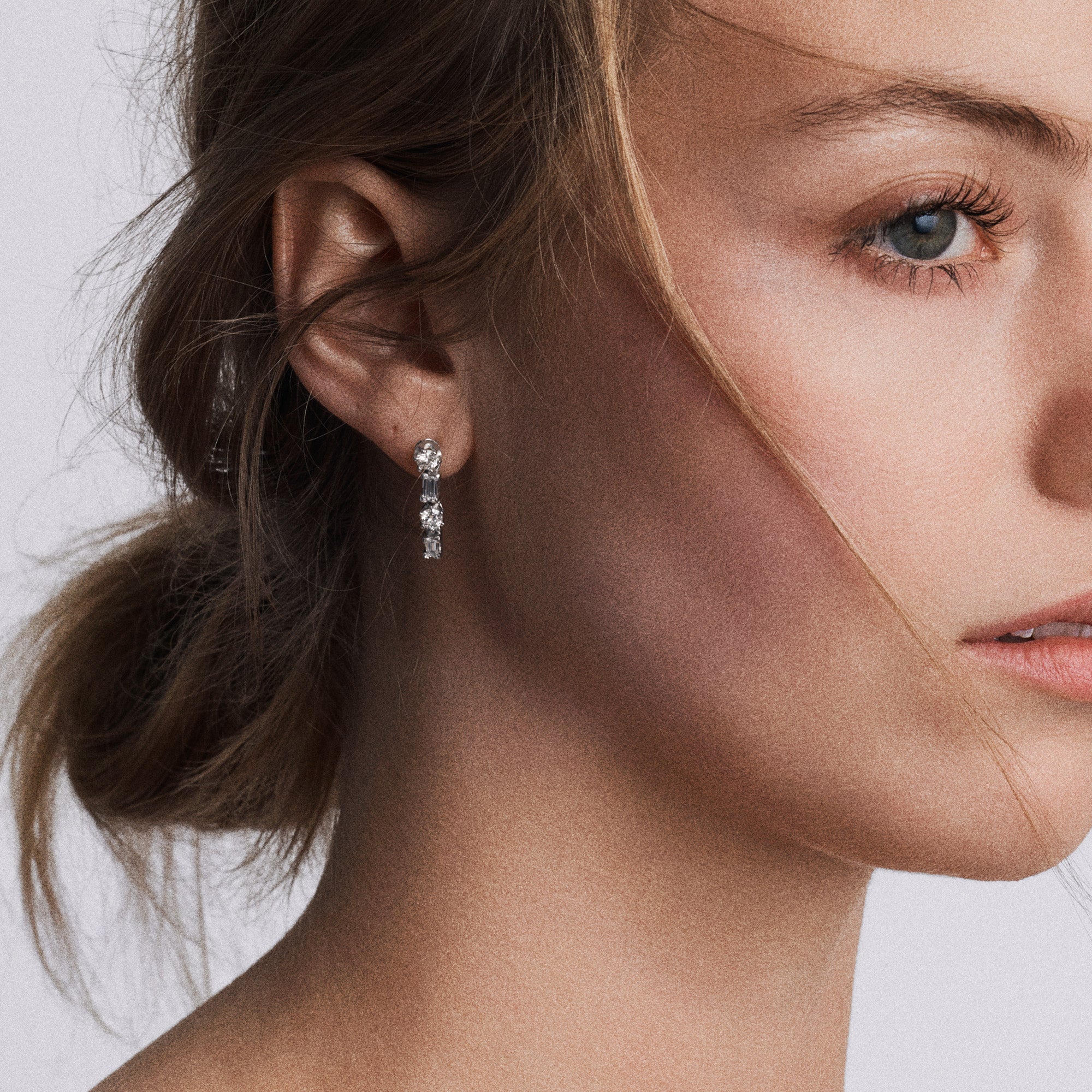 Diamond earrings 1.05ct platinum