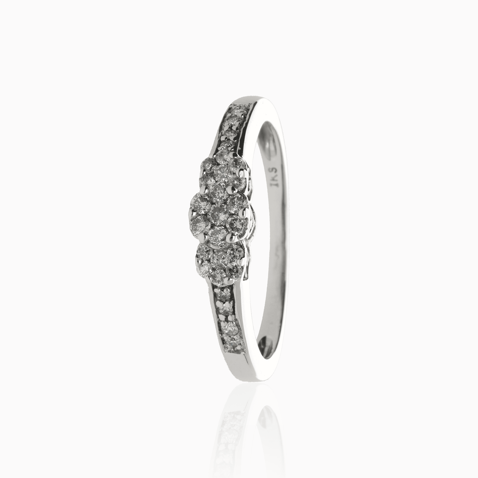 Three-stone ring 0.31ct 18K