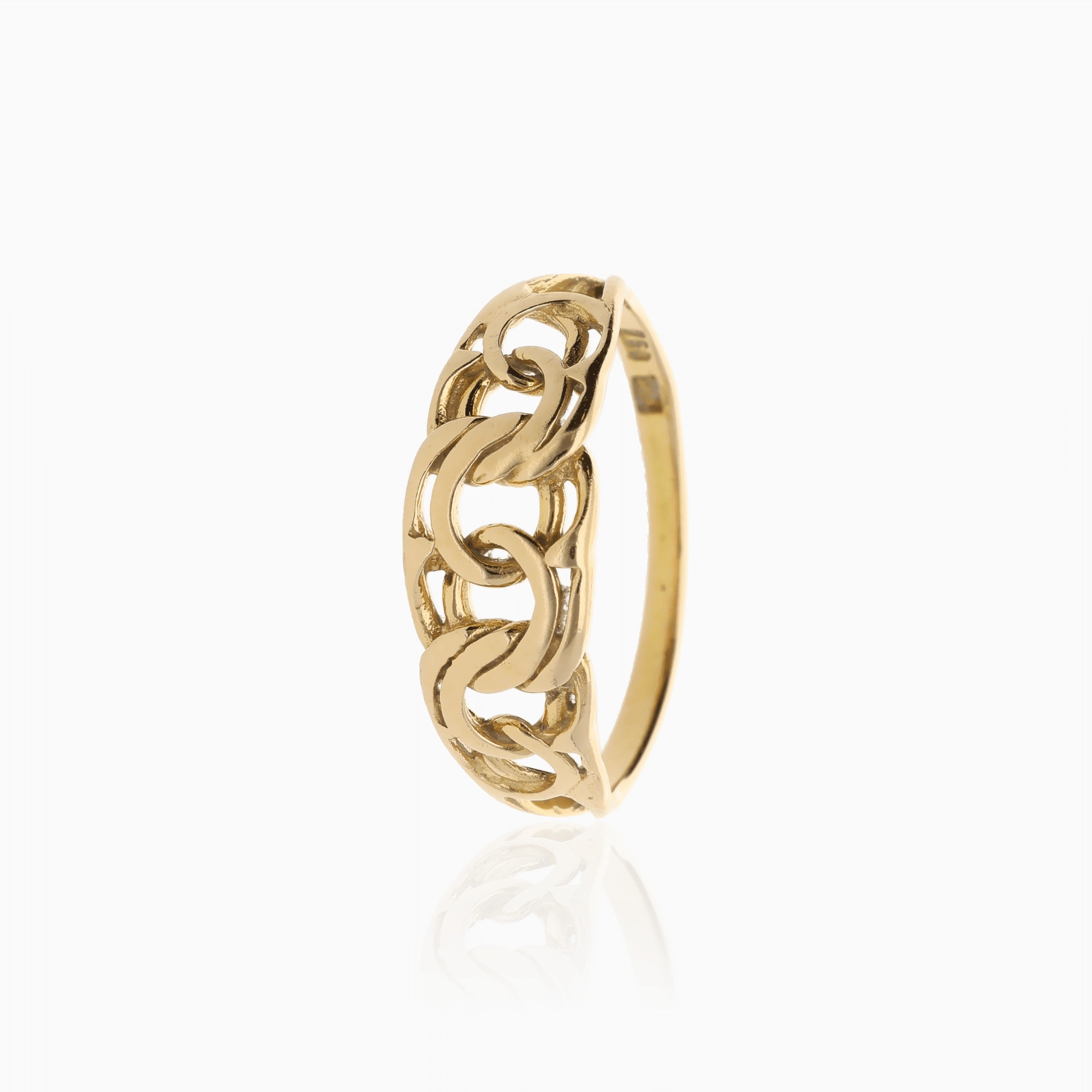 Bismarck Ring 1.55g 18K Gold