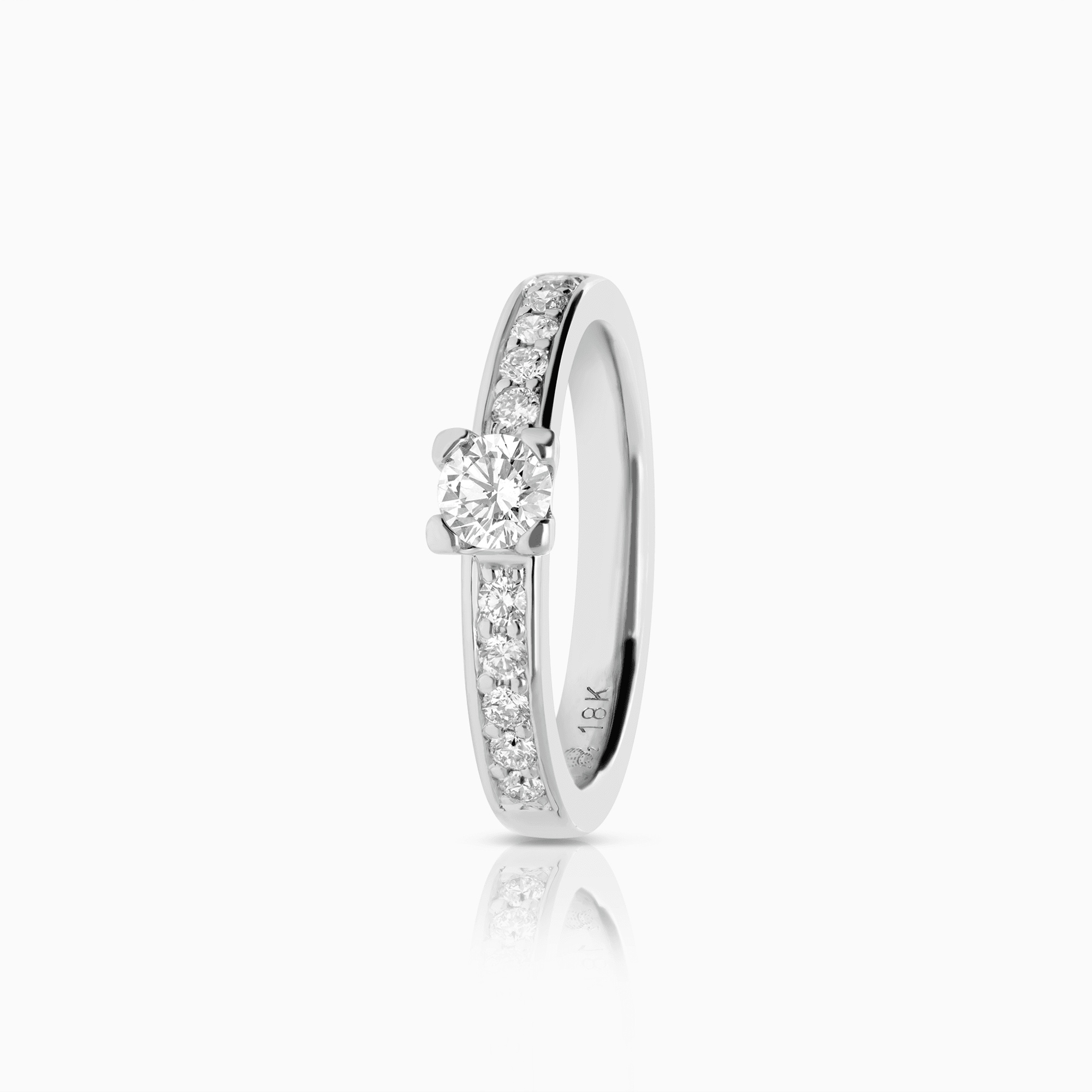 Side-stone ring 0.45ct 18K