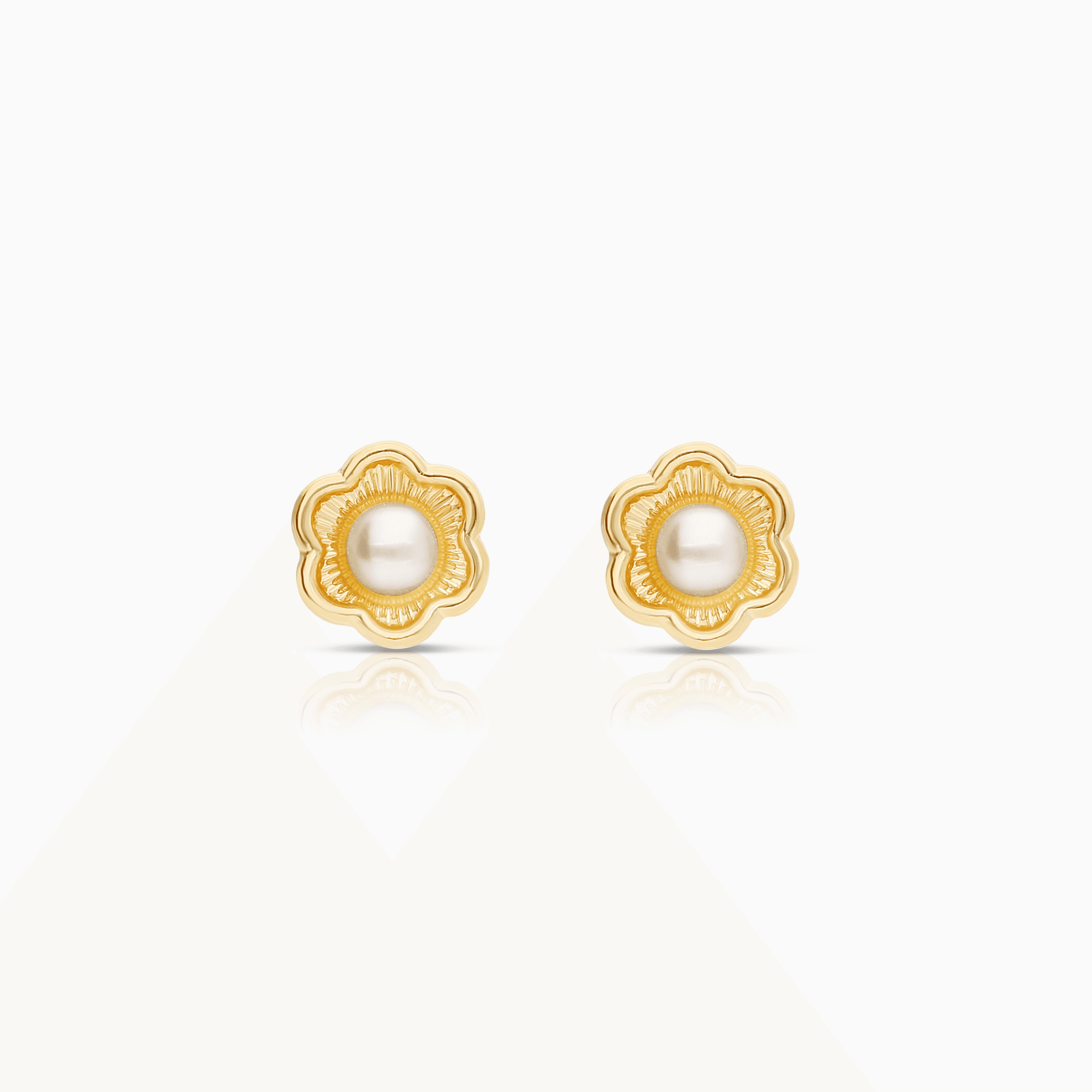 Gold earrings with pearls 0.58g 18K gold