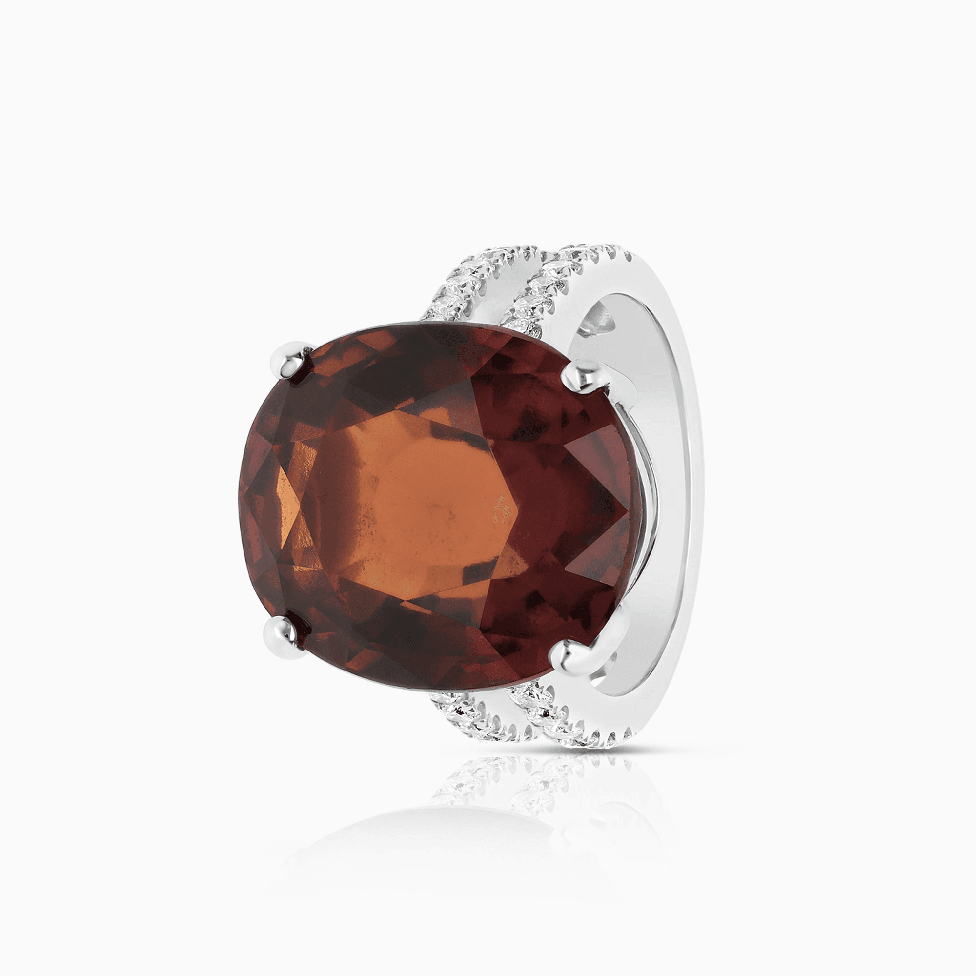 Cocktailring med diamanter 0,62ct & rød/oransje granat 19,86ct
