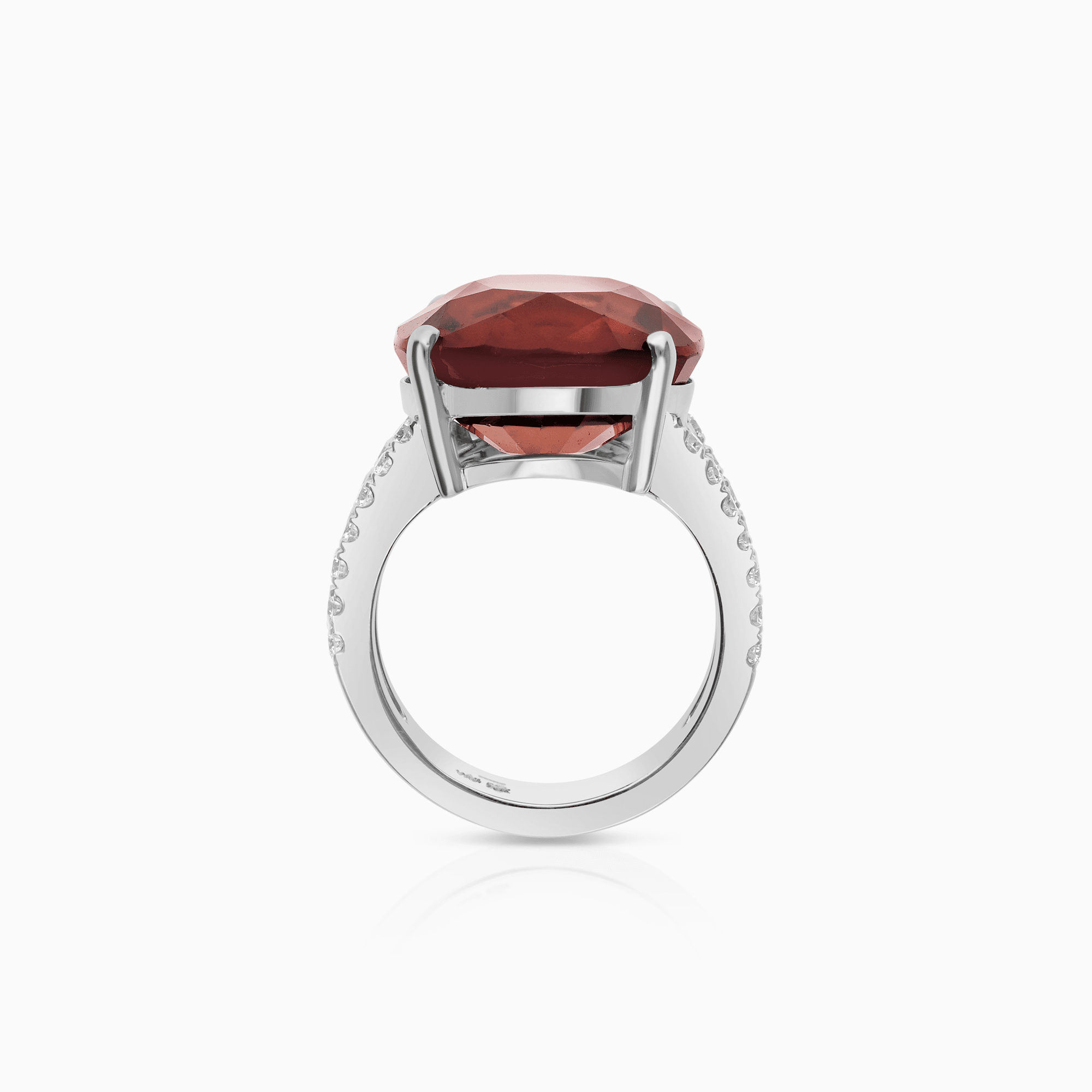 Cocktailring med diamanter 0,62ct & rød/oransje granat 19,86ct