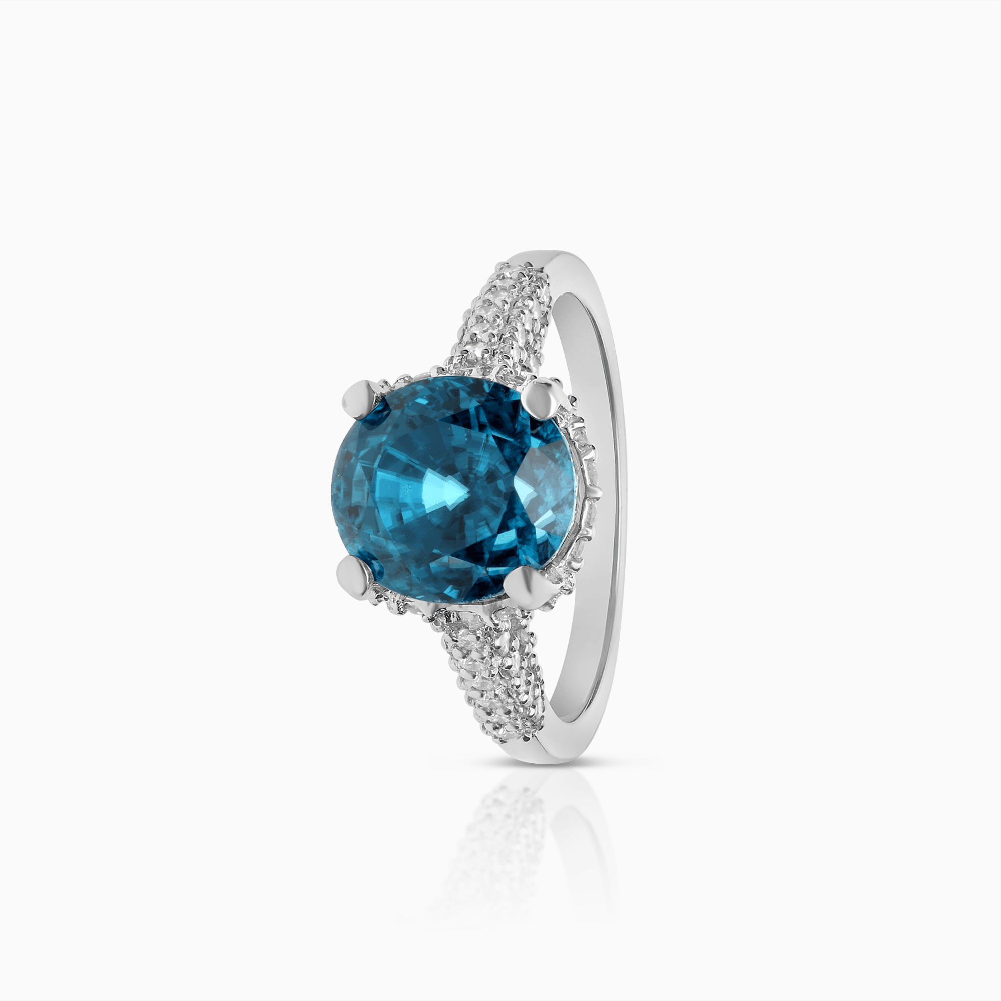 Cocktailring med diamanter 0,86ct & blå cubic zirconia 8,00ct