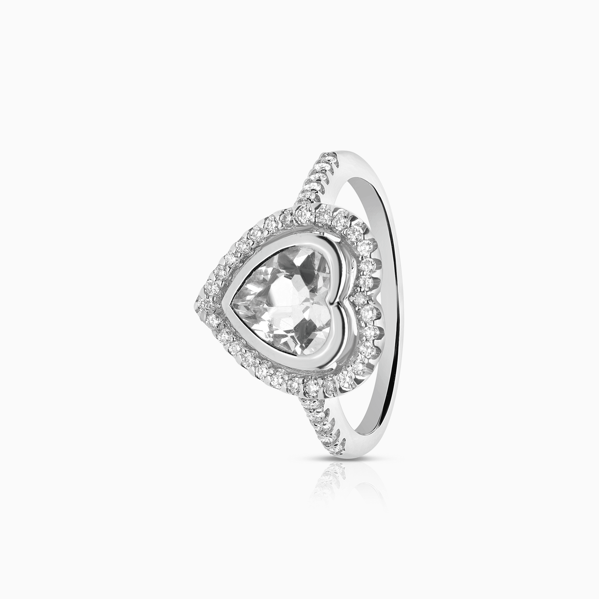 Diamantring med en cubic som mittsten 0,26ct 18K vitguld