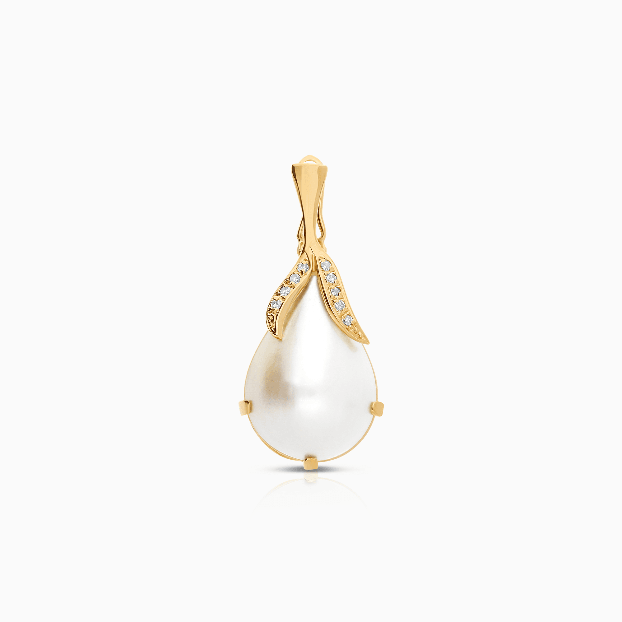 Pearl pendant with diamonds 0.09ct 18K gold