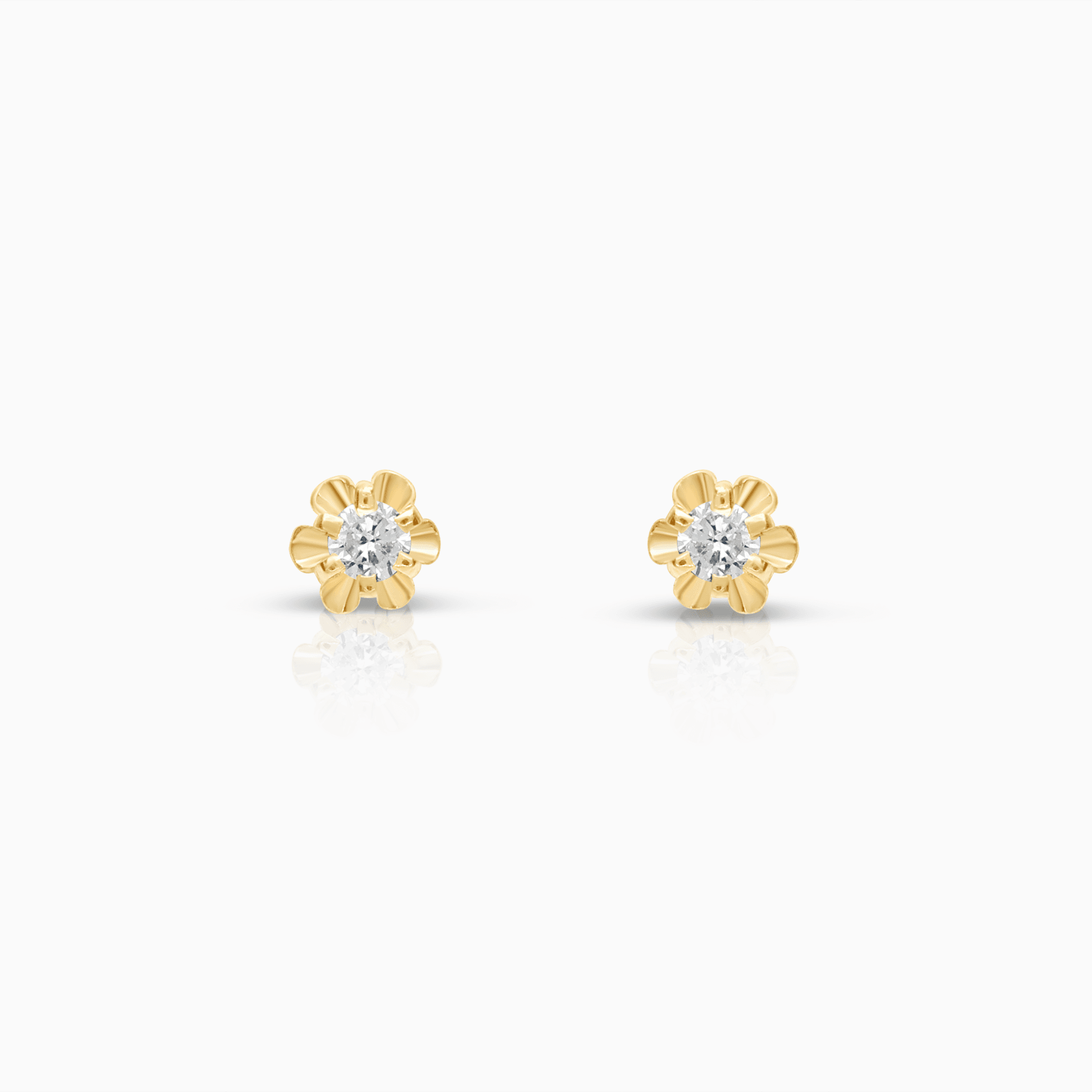 Solitaire earrings 0.06ct 18K gold
