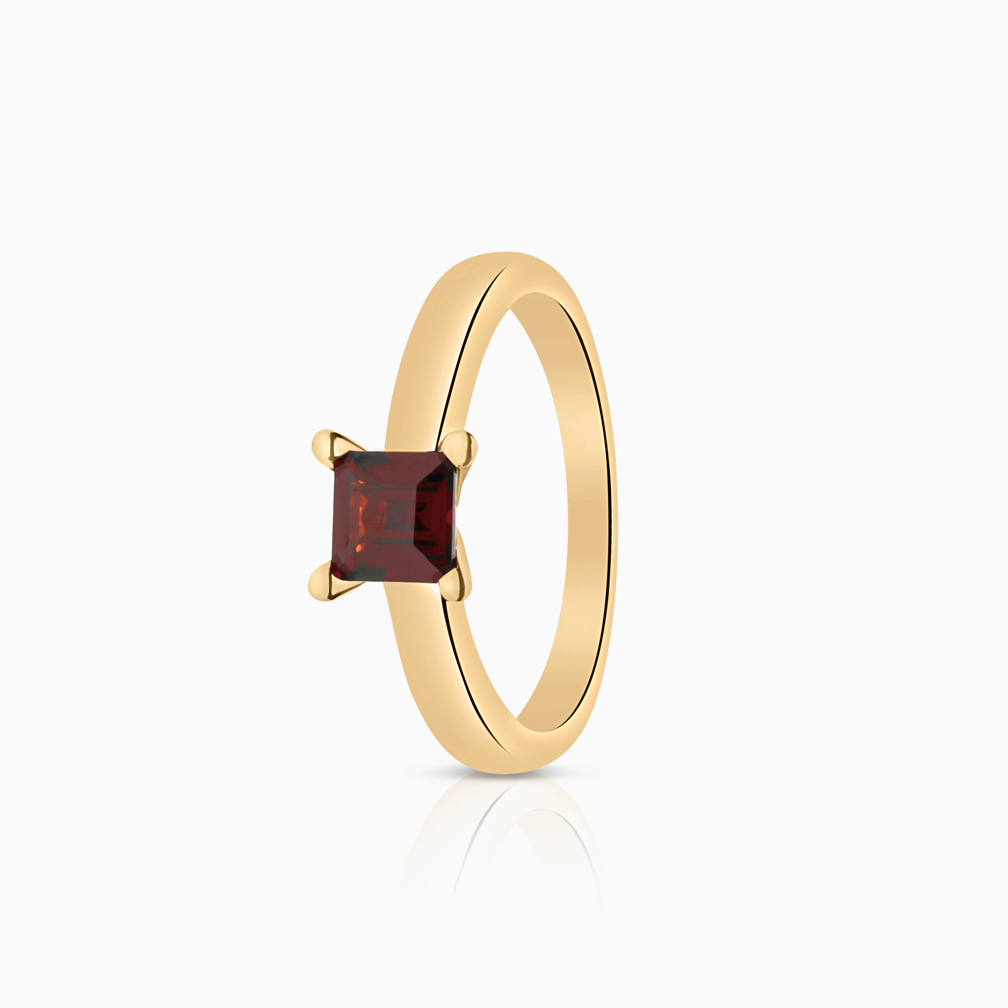 Guldring med röd granat 4,59g 18K guld