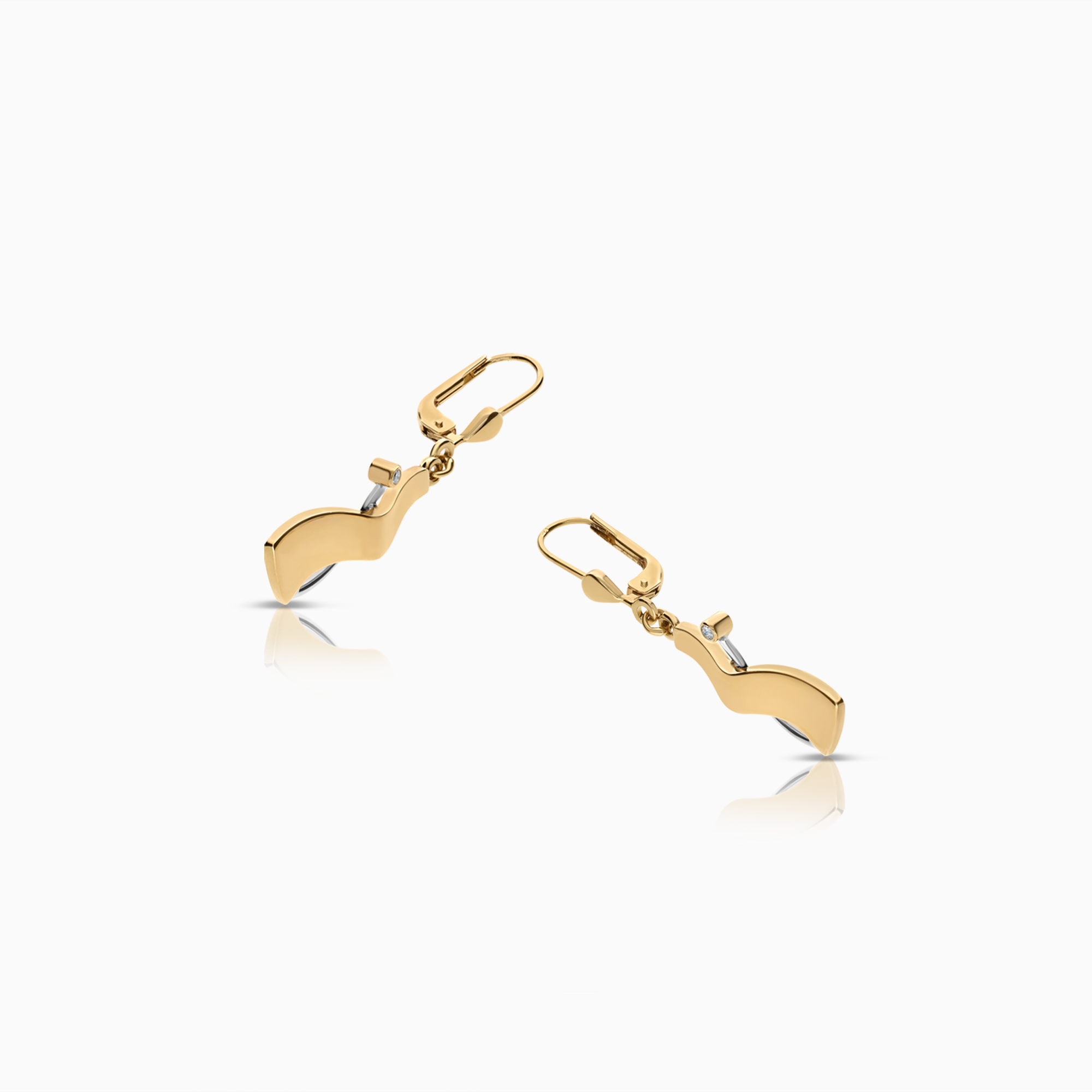 Diamantörhängen 0,03ct 18K guld
