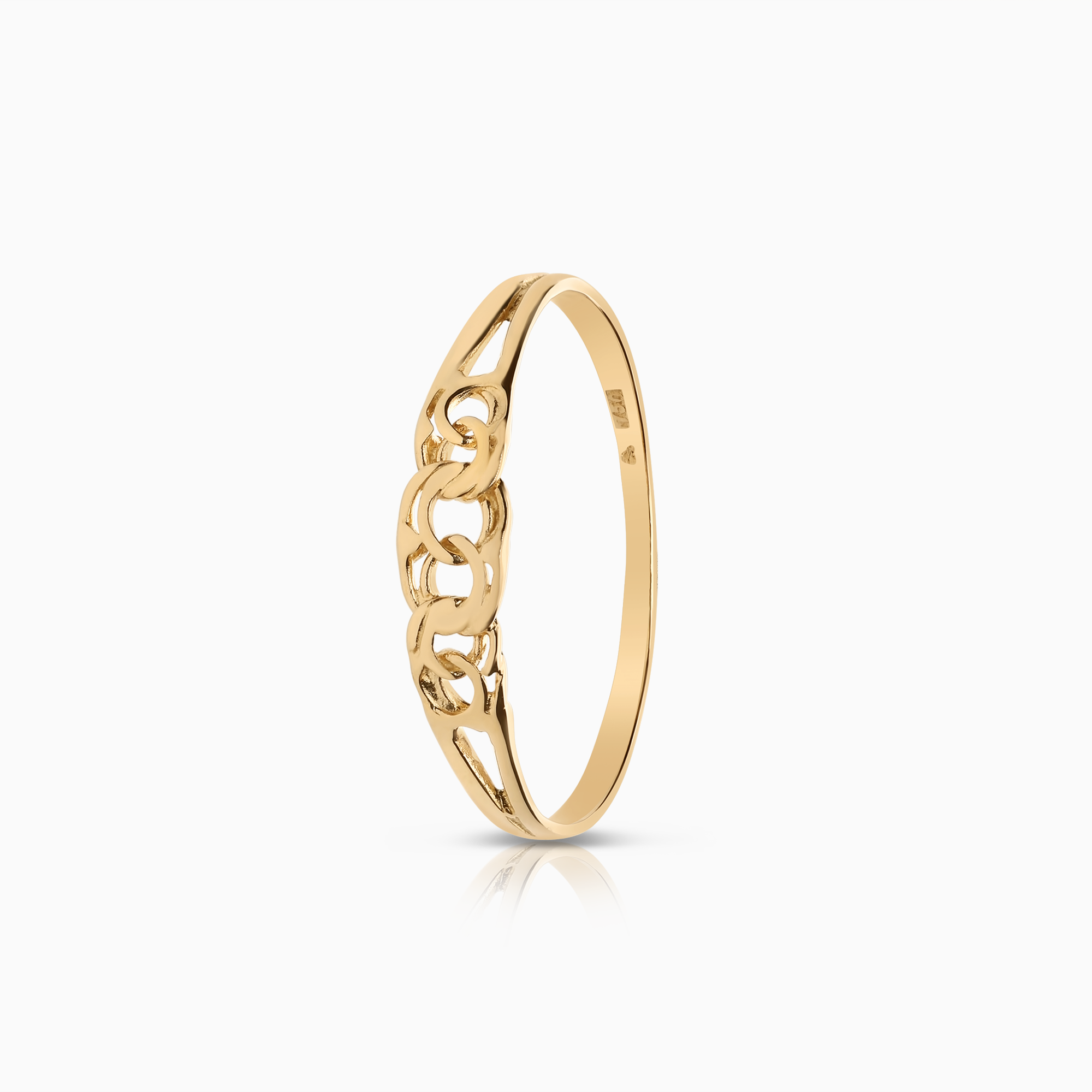 Bismarck Ring 0.98g 18K Gold