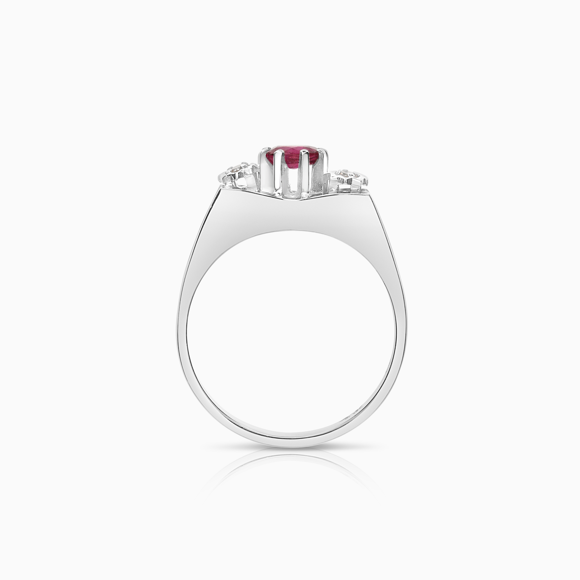 Trestensring rubin 0,04ct med diamanter 18K vitguld