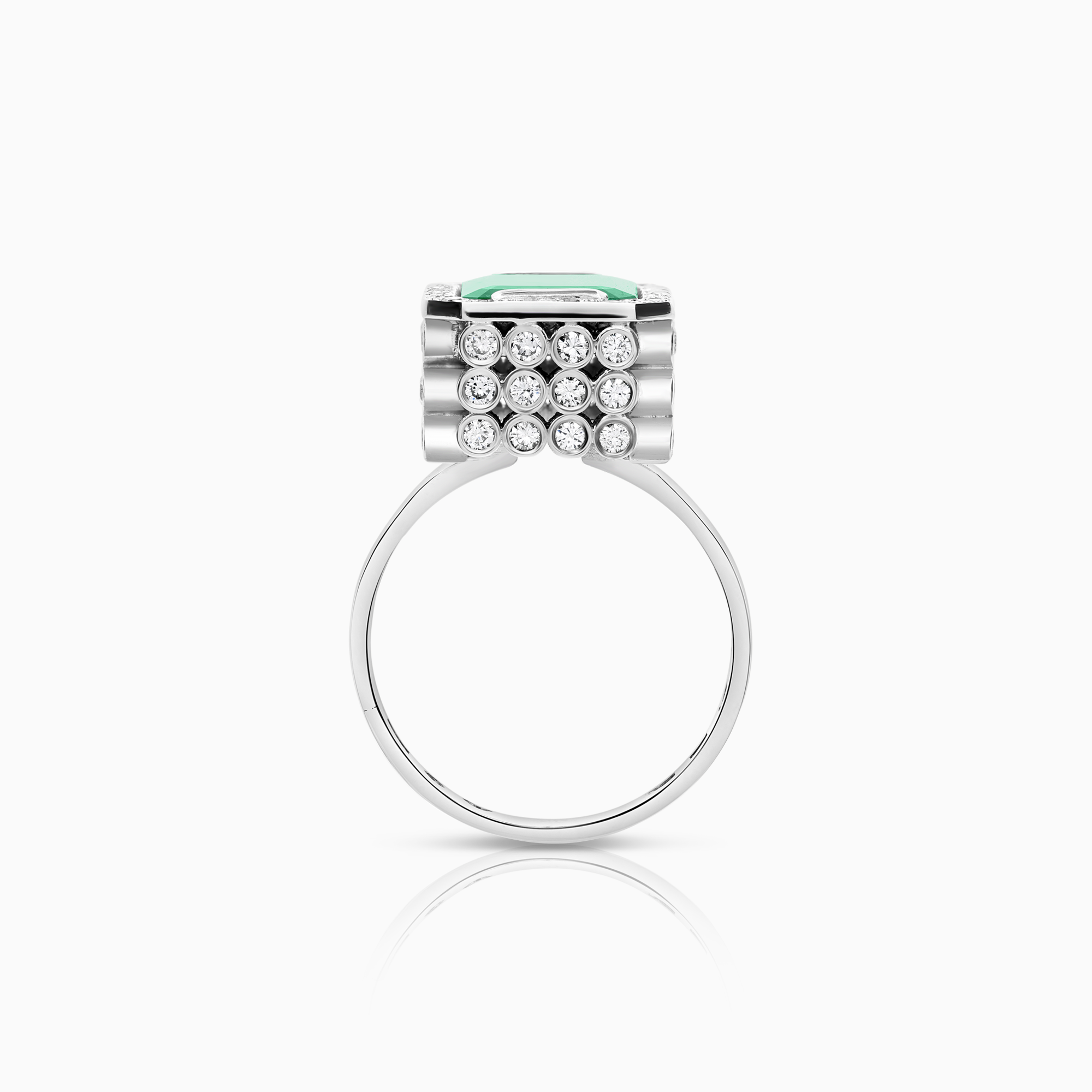 Diamantring med smaragd 0,81ct 18K vitguld