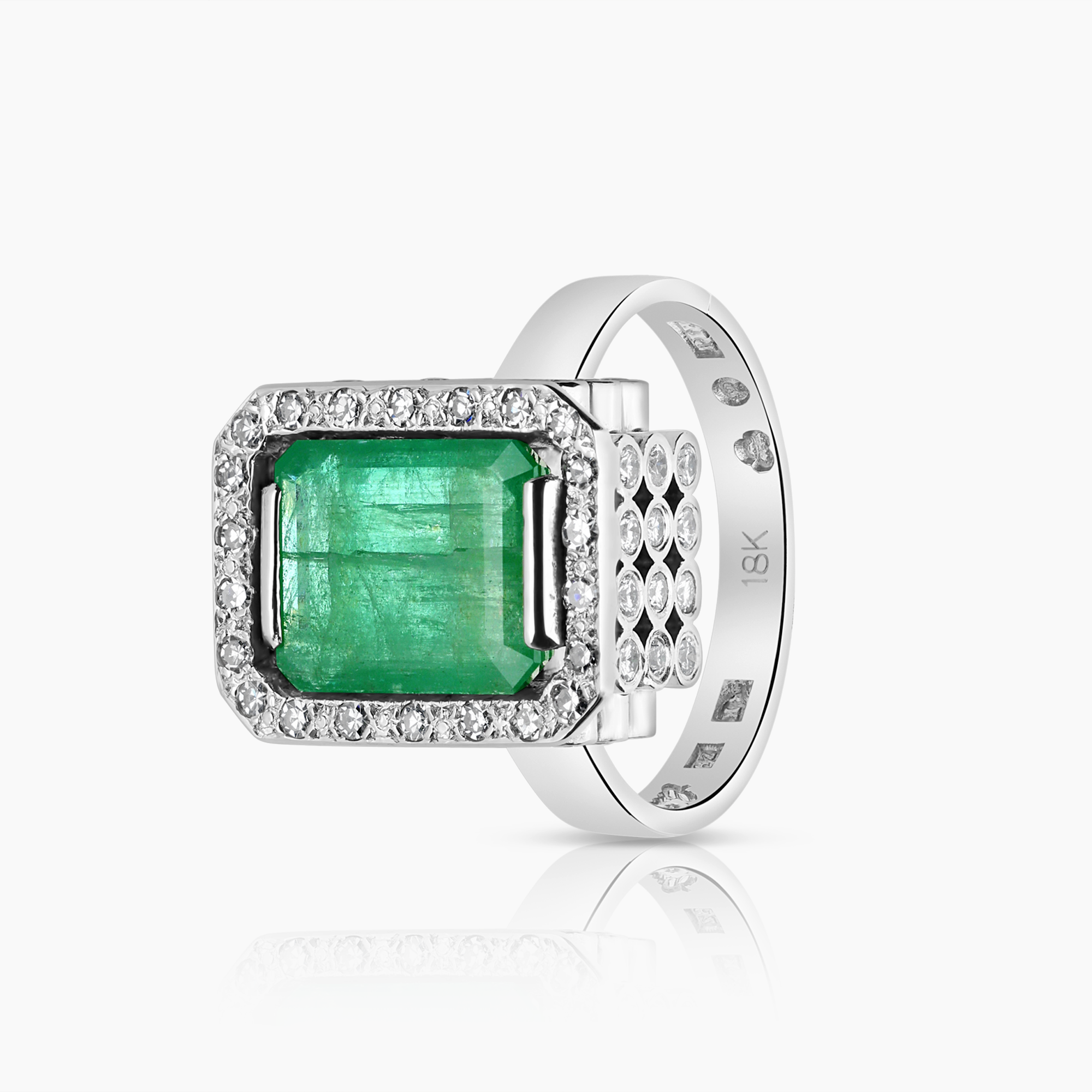 Diamantring med smaragd 0,81ct 18K vitguld