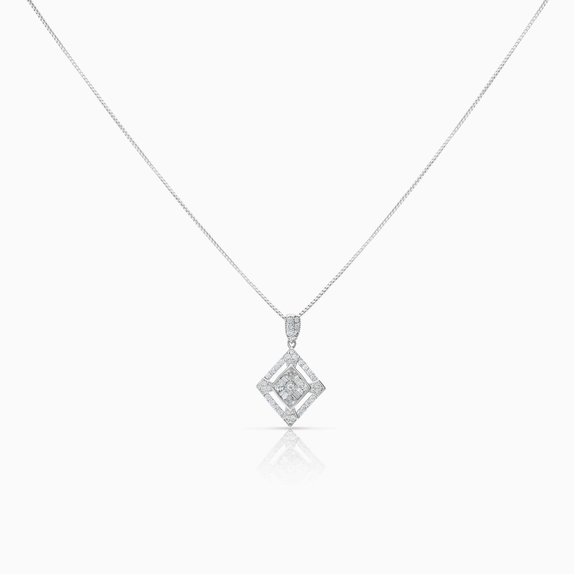 Halsband med hänge 3,33g 18K vitguld