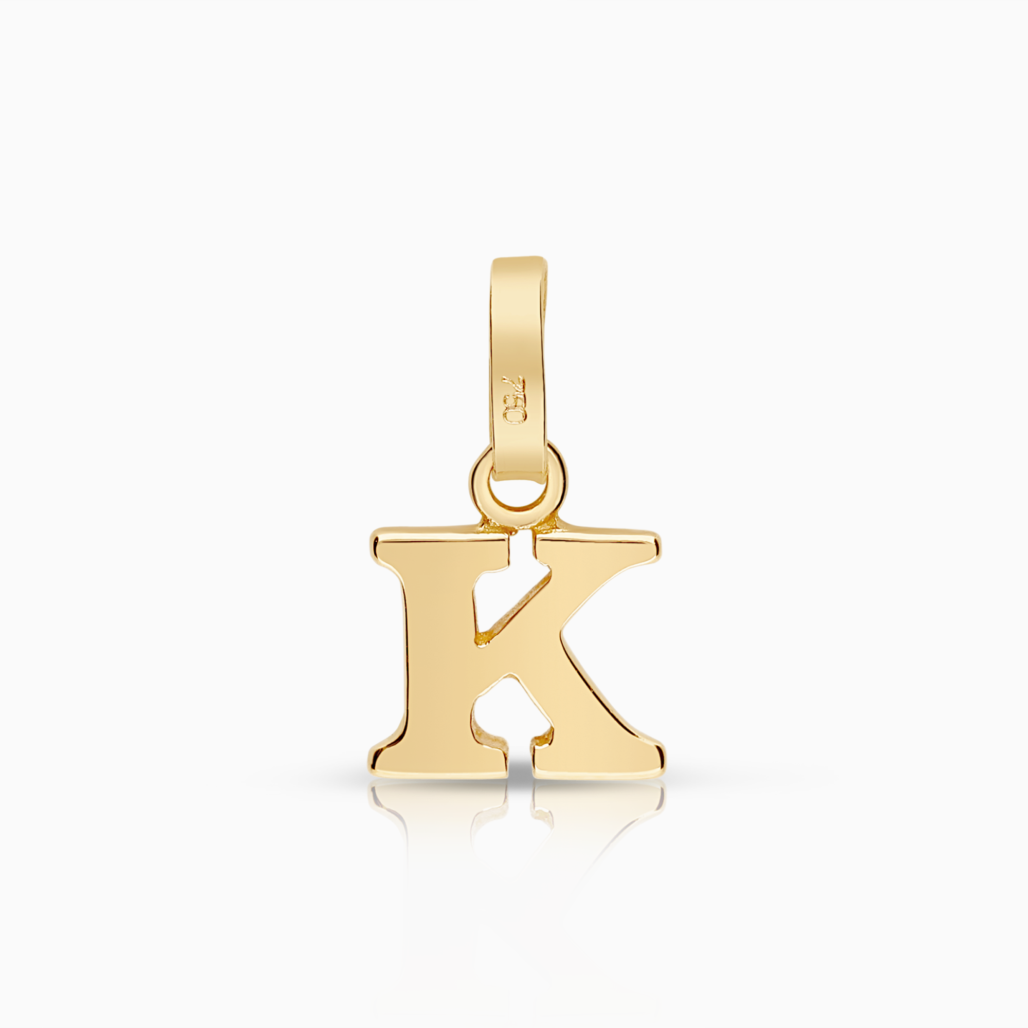 Pendant with letter 0.45g 18K gold