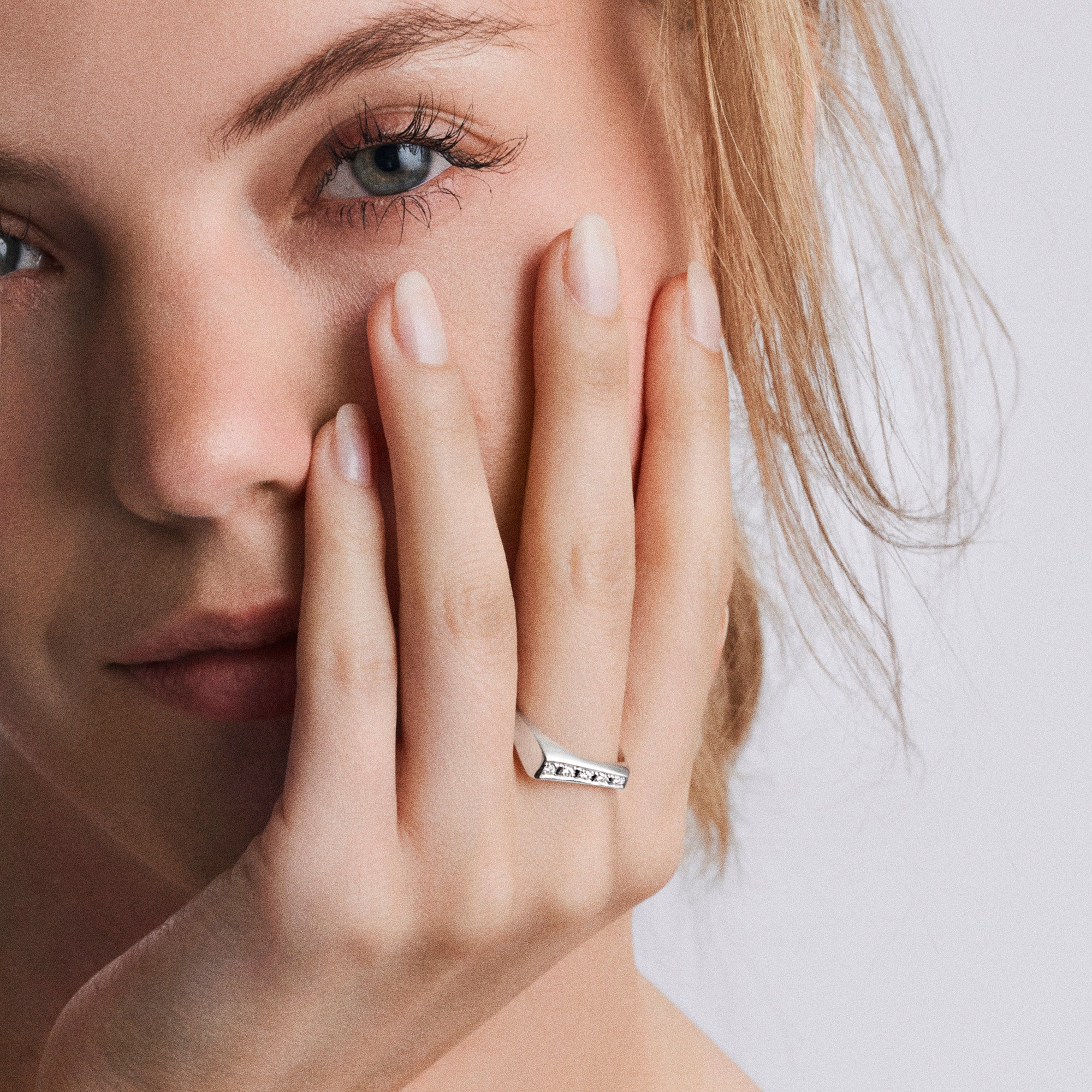 Diamond ring 0.03ct 14K white gold