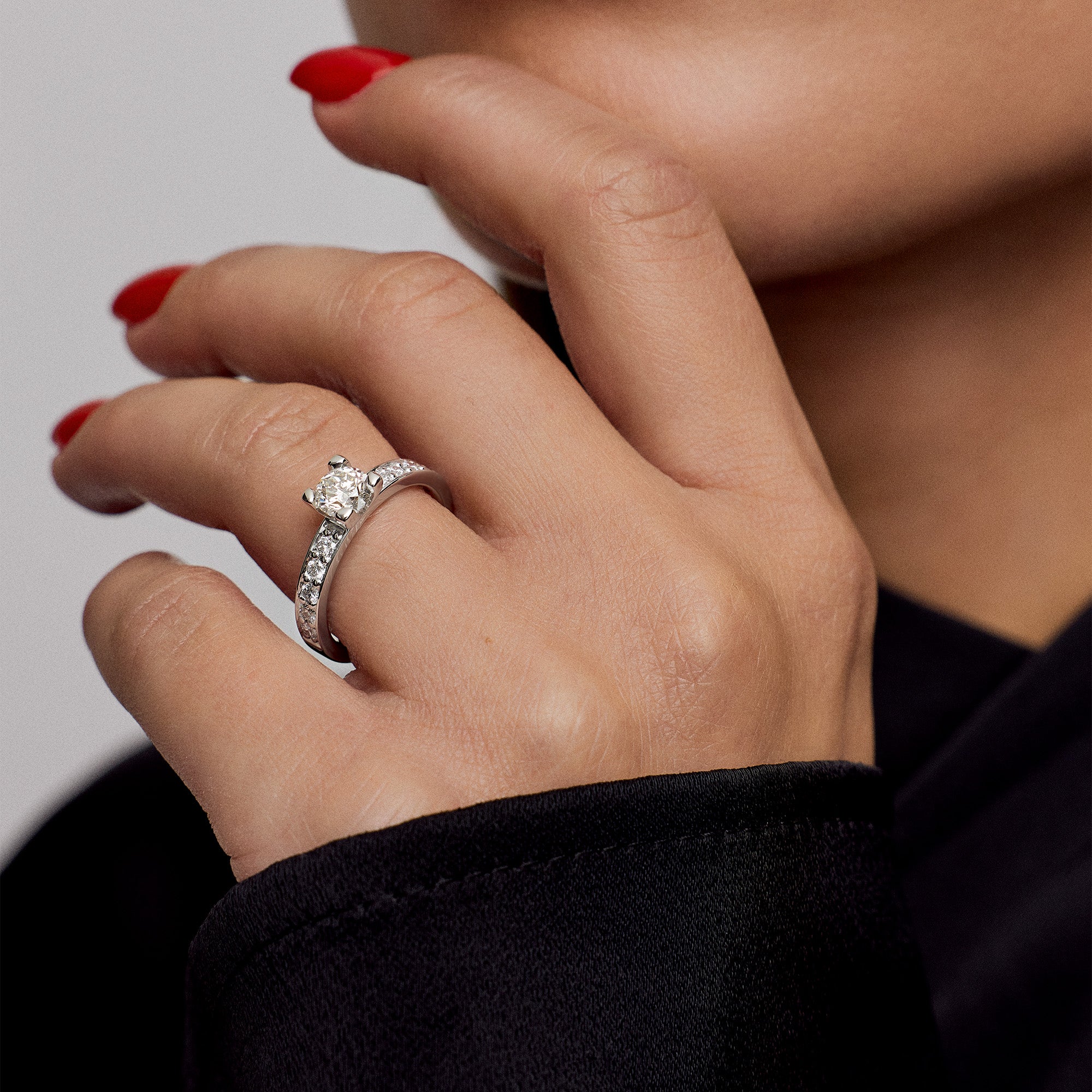 Sidostensring 0,90ct 18K vitguld