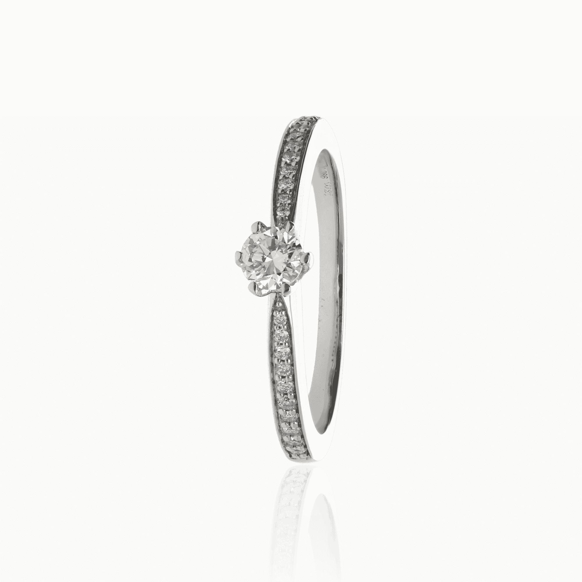 Side stone ring 0.28ct 18K