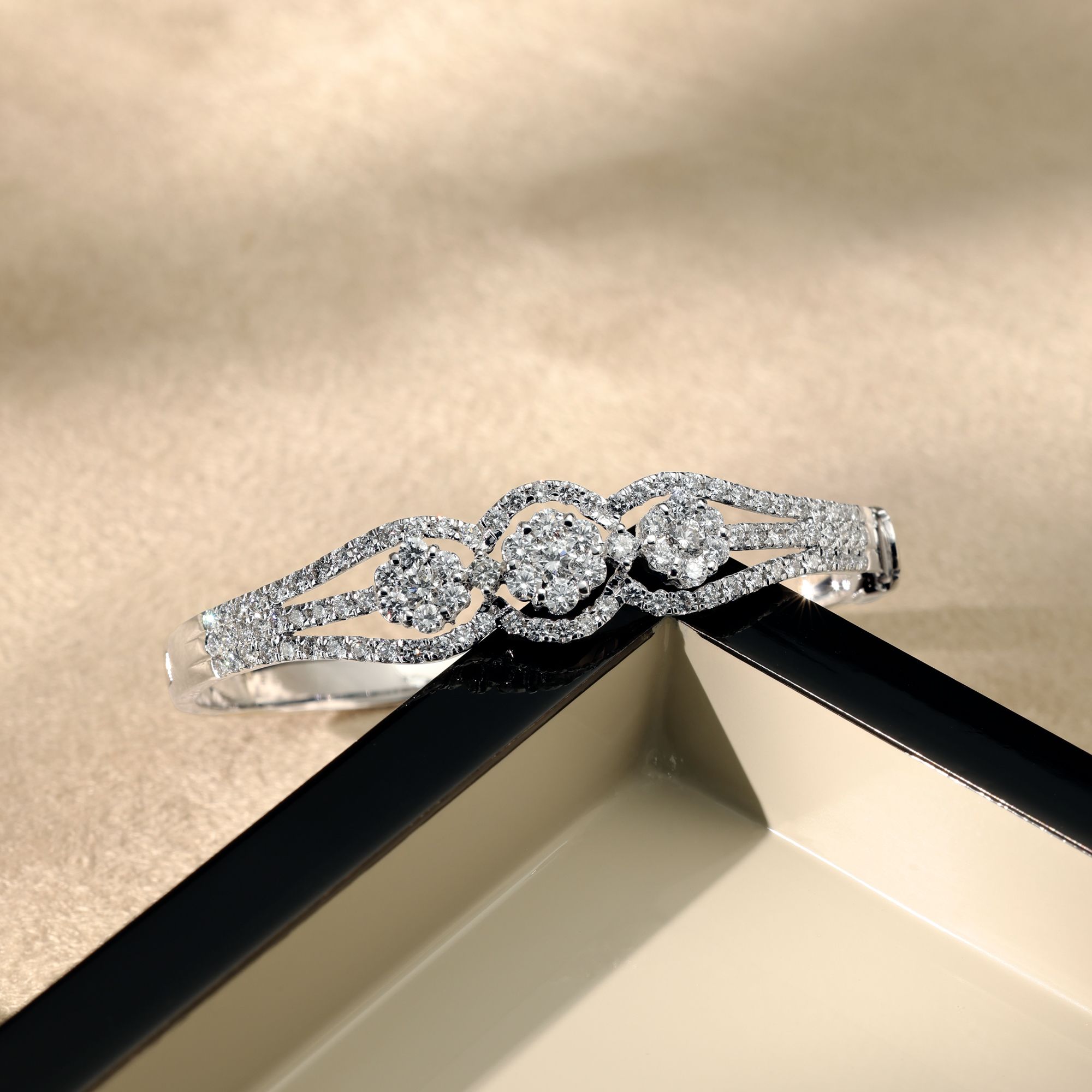 Armring diamanter 3,21ct 18K