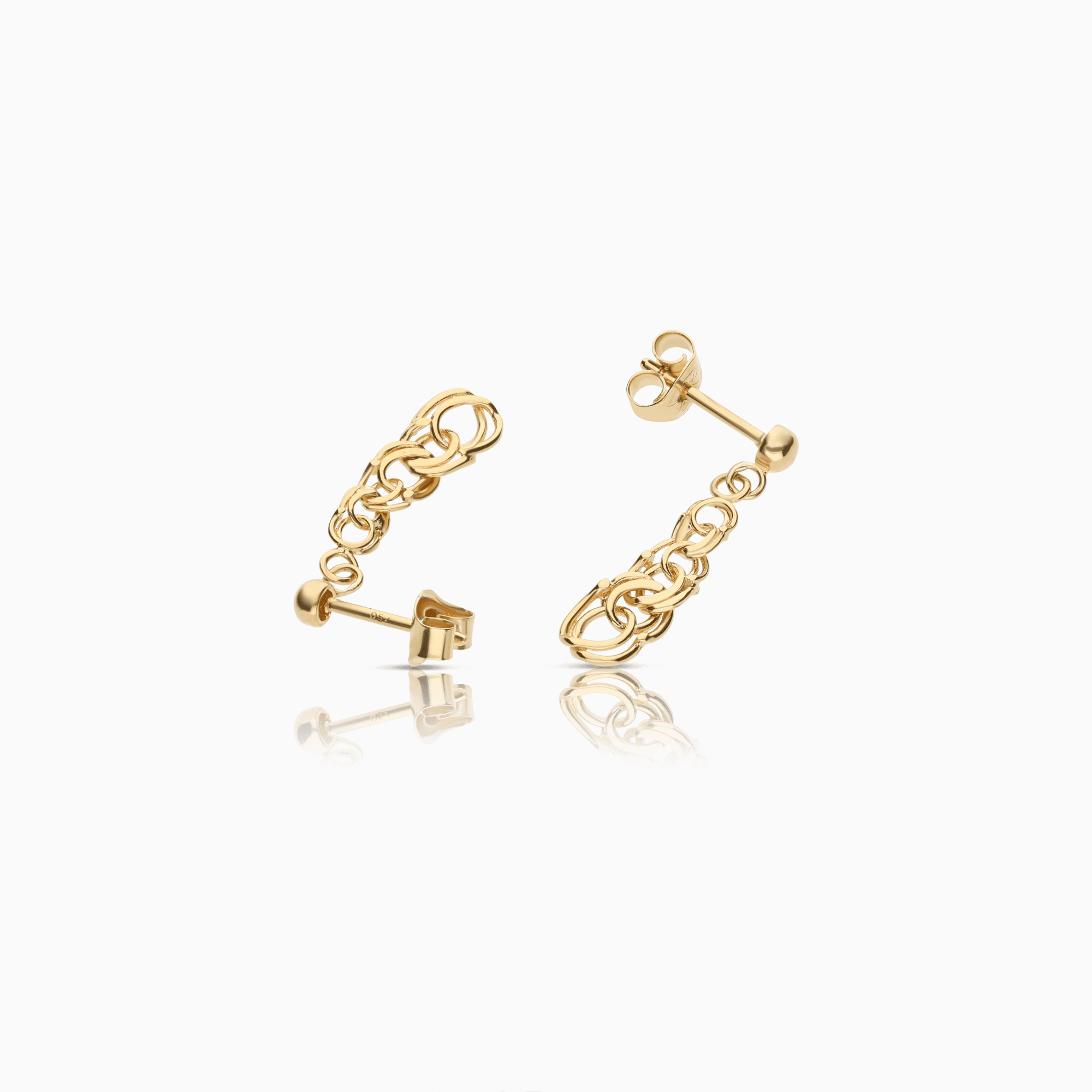 Bismarck Earrings 1.65g 18K Gold