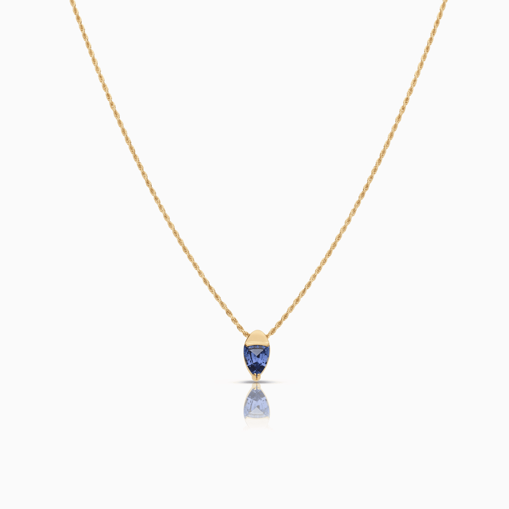 Rope necklace with blue sapphire pendant 4.20g 18K gold