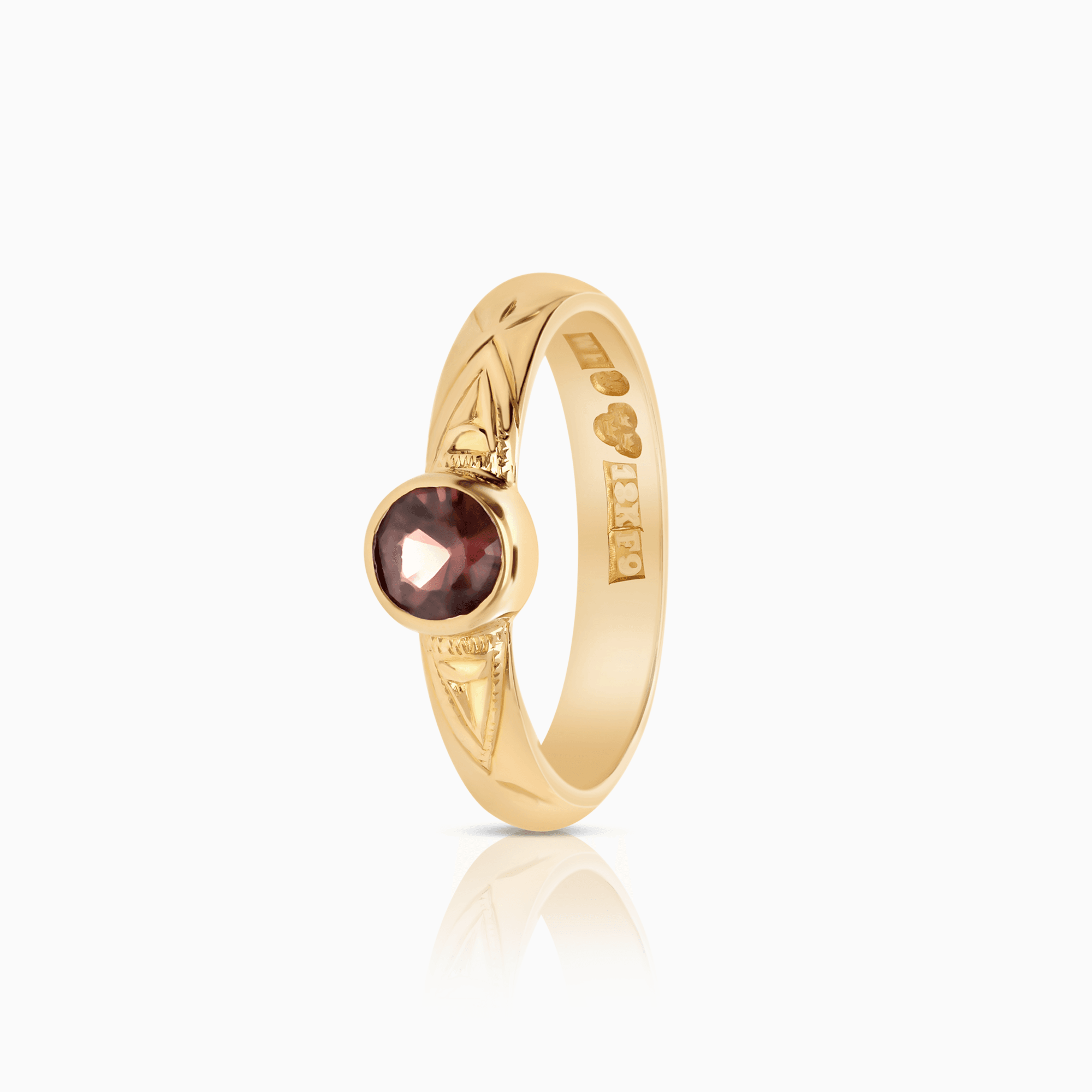 Guldring med en röd rubin 3,95g 18K guld