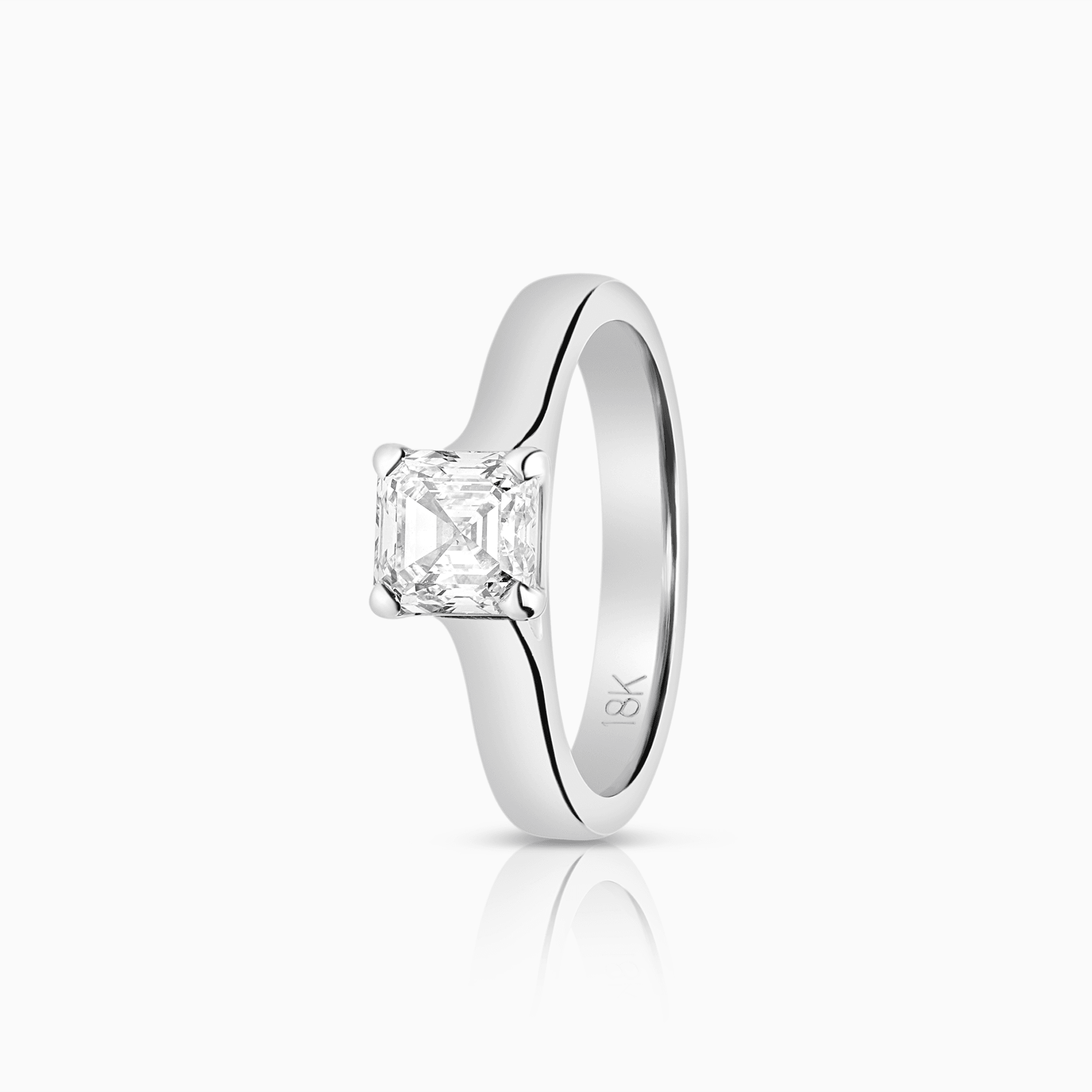 Solitaire-ring Asscher 0,90ct 18K hvitt gull GIA sertifikat