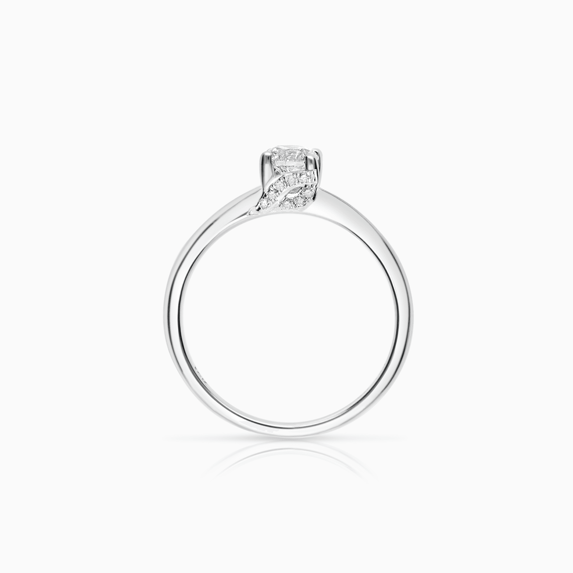 Solitärring med diamanter besmyckade på fattningen 0,37ct 18K vitguld